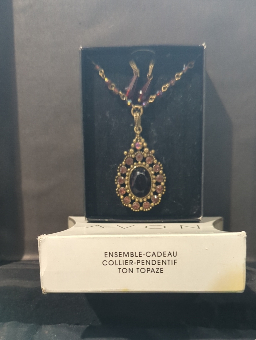 Teardrop Pendant Necklace with Purple Stones